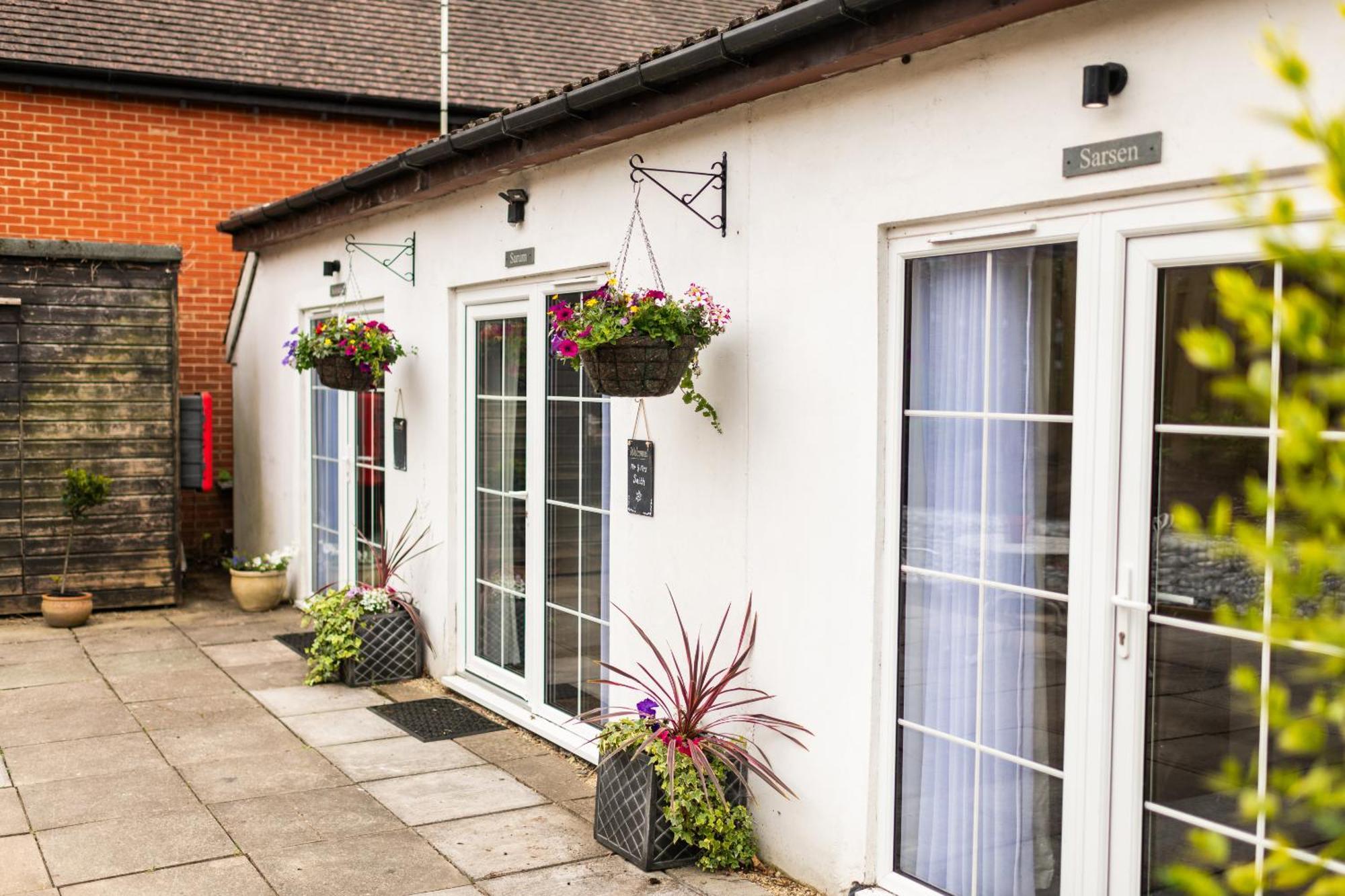 Stonehenge Courtyard Bed & Breakfast Amesbury Exterior photo