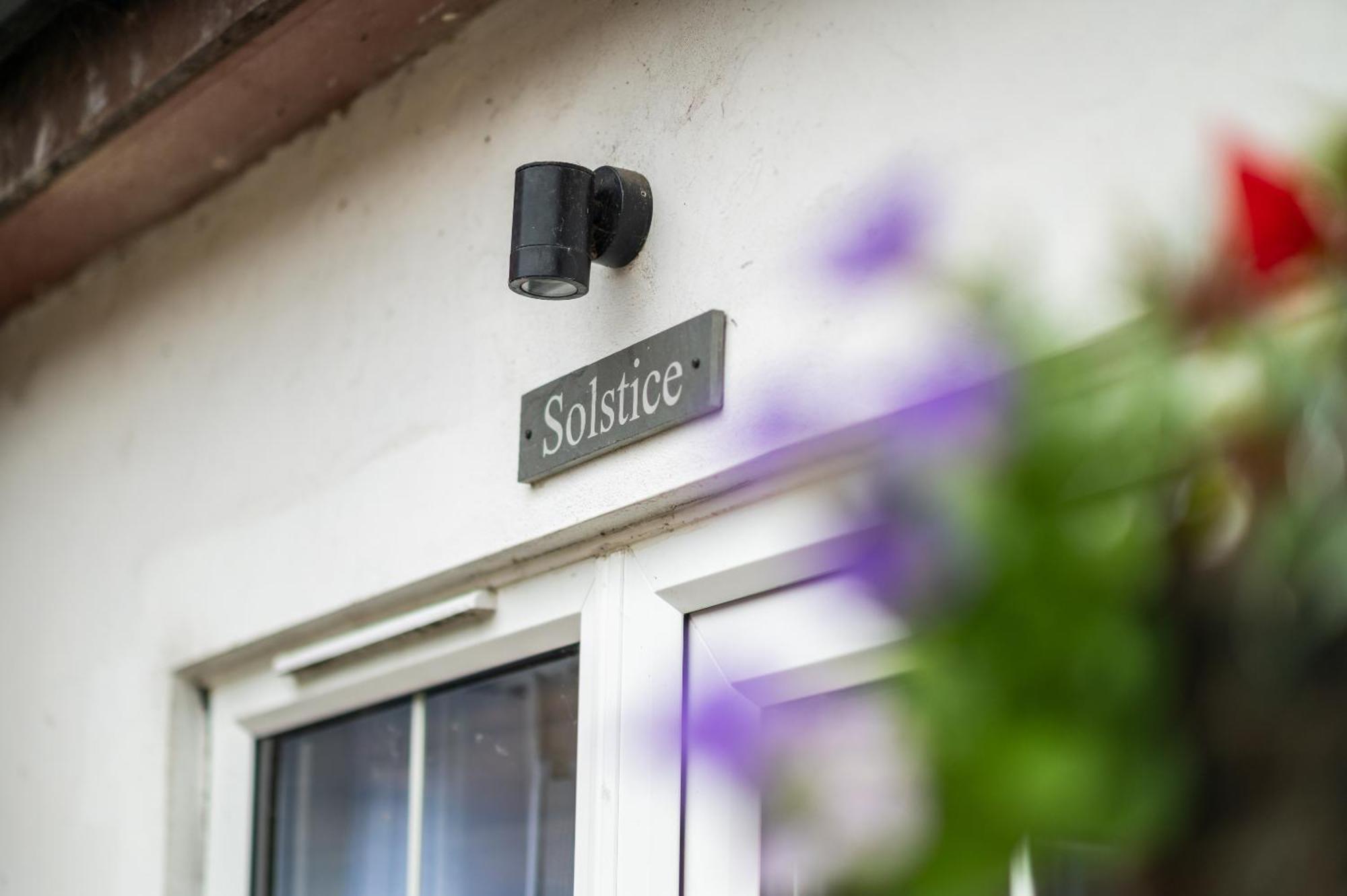 Stonehenge Courtyard Bed & Breakfast Amesbury Exterior photo